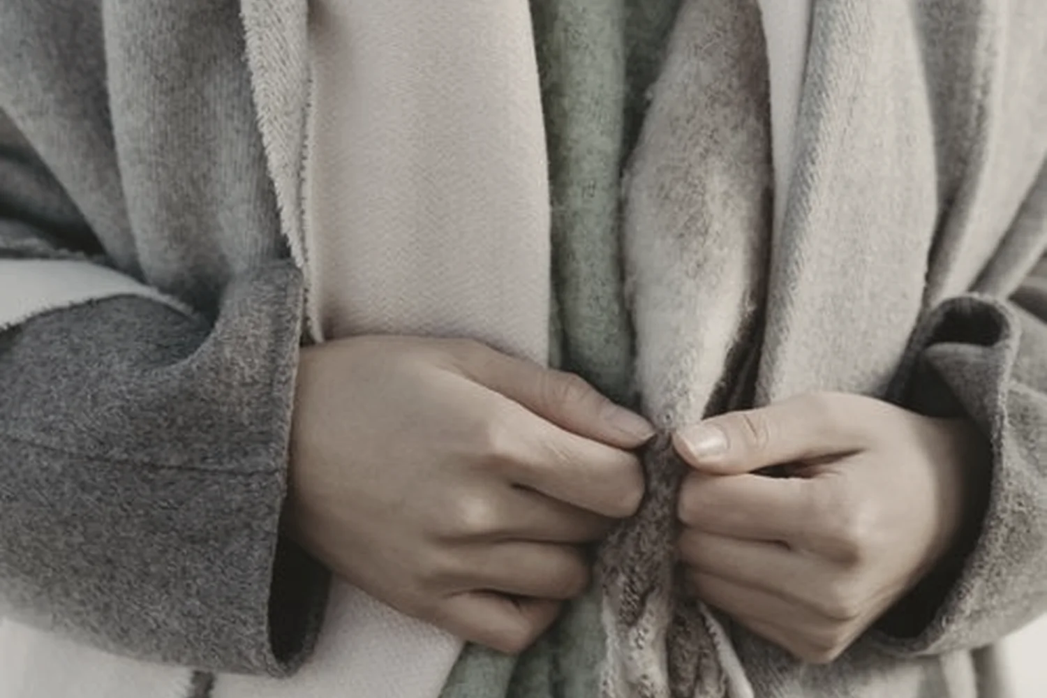 Cashmere yarn and knitwear detail image